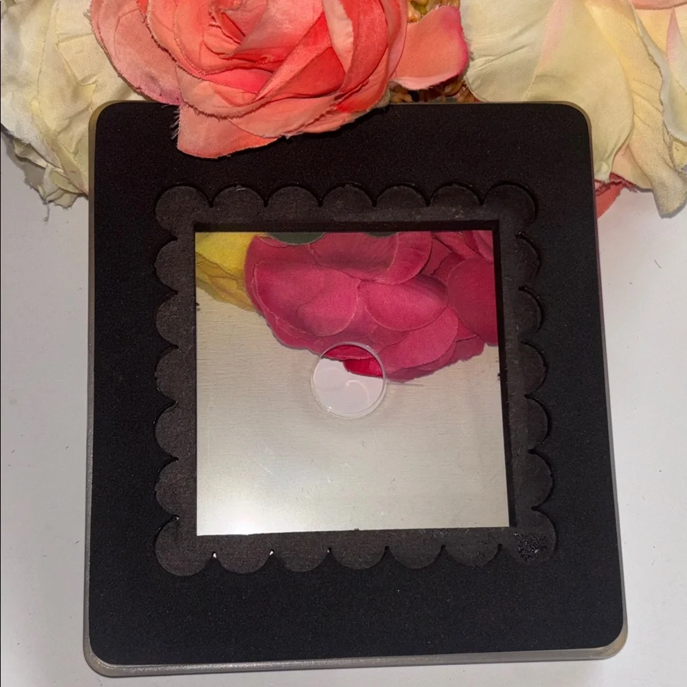 SIZZIX CLEAR SQUARE SCALLOP